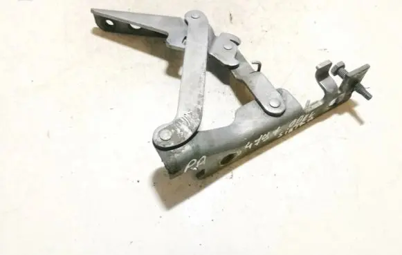 Engine bonnet/hood hinges