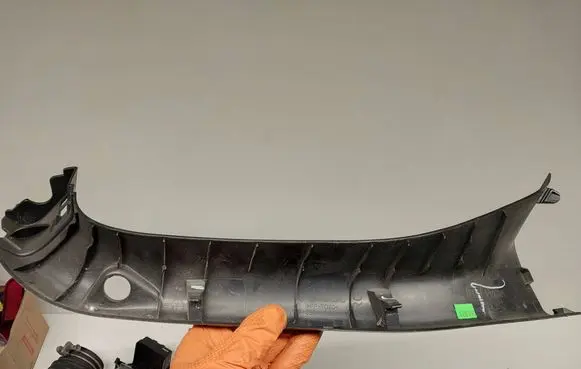 Subaru Outback (BS) Tailgate trim 94330AL05A