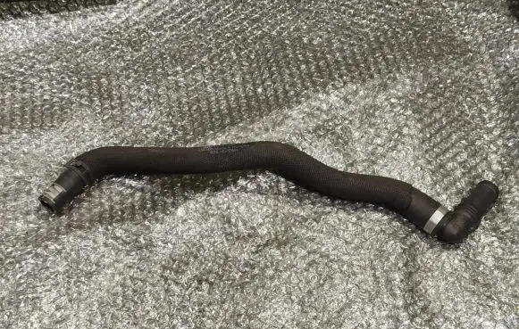 Porsche Cayenne (9Y0 9Y3) Engine coolant pipe/hose 4M1819337