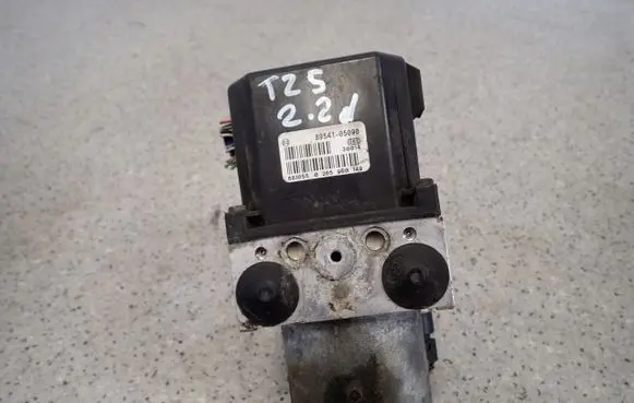 Toyota Avensis T250 ABS Pump 