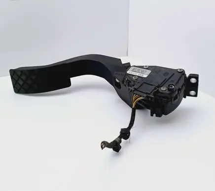 Audi A4 S4 B5 8D Accelerator throttle pedal 8D1721523F 6PV00837603