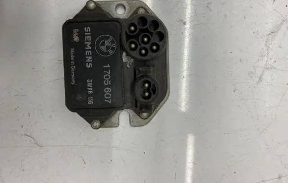 BMW 3 E30 Ignition amplifier control unit 1705607