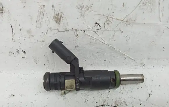 Mercedes-Benz ML W164 Fuel injector A2720780249