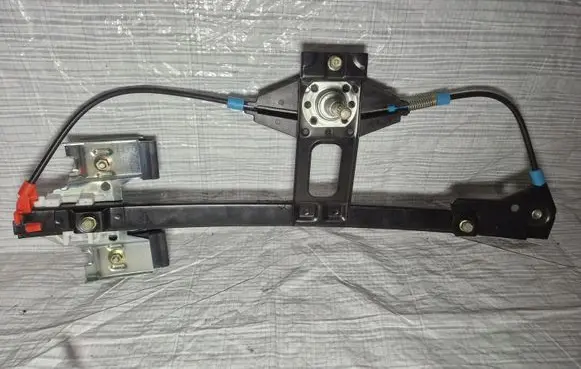 Rear door manual window regulator