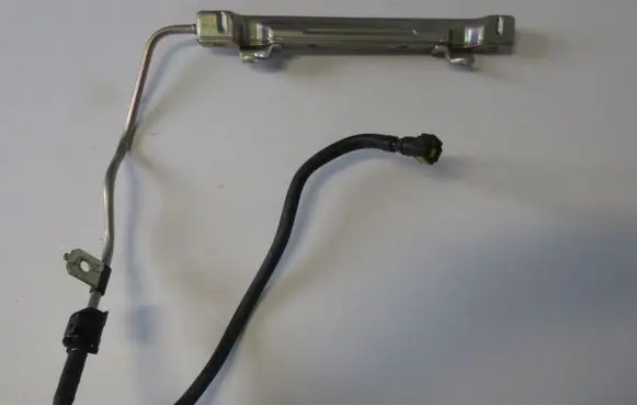 Toyota Prius+ (ZVW40) Fuel main line pipe