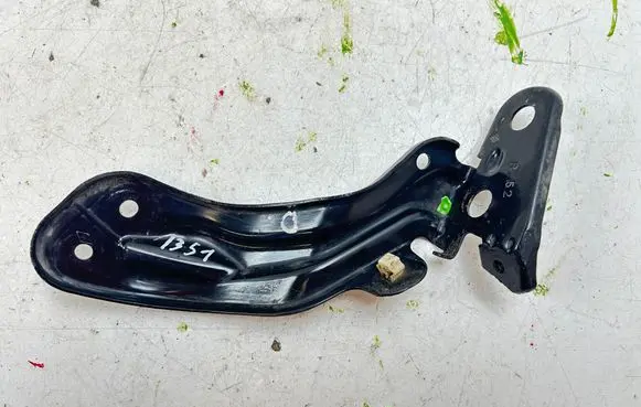 Renault Talisman Fender mounting bracket