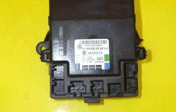 Mercedes-Benz B W245 Door control unit/module A1698208626 05072373