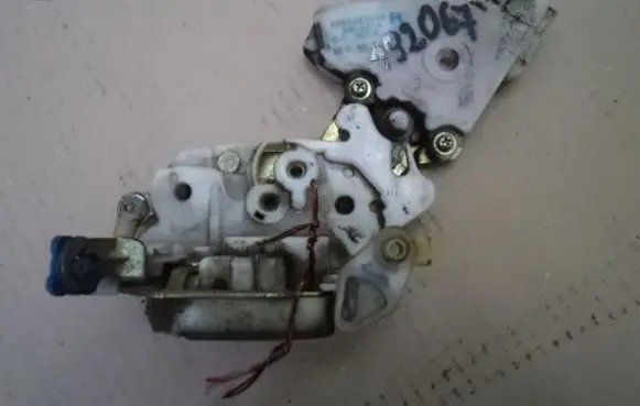 Nissan Serena Front door lock