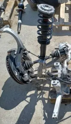 Audi Q7 4M Front wheel hub spindle knuckle