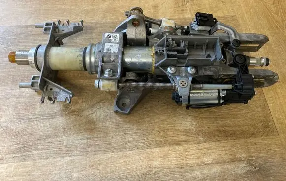 Steering wheel axle set
