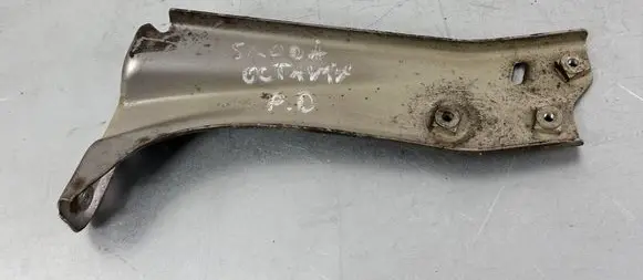 Skoda Octavia Mk3 (5E) Fender mounting bracket 5E0821142