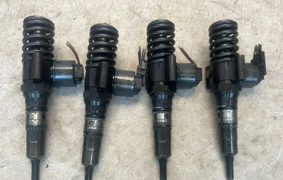 Audi A4 S4 B8 8K Fuel injectors set 0414720404 03G130073G