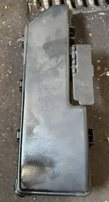 Volvo V70 Fuse box cover 9494211