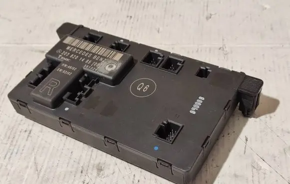 Mercedes-Benz C W203 Door control unit/module 2038201485 351324