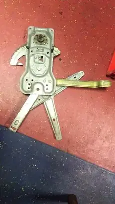 Rear door manual window regulator