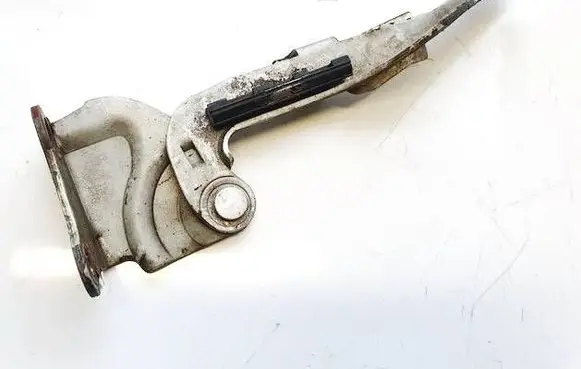 Engine bonnet/hood hinges