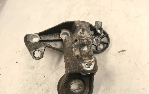 Audi A4 S4 B5 8D Engine mounting bracket 4B0199352B