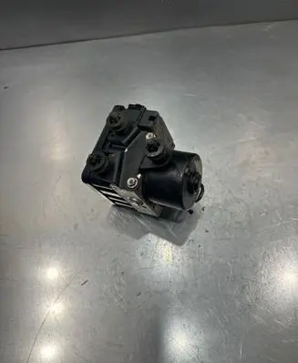 Volkswagen Golf V ABS Pump 1K0907379AC 00005305H0 96003593