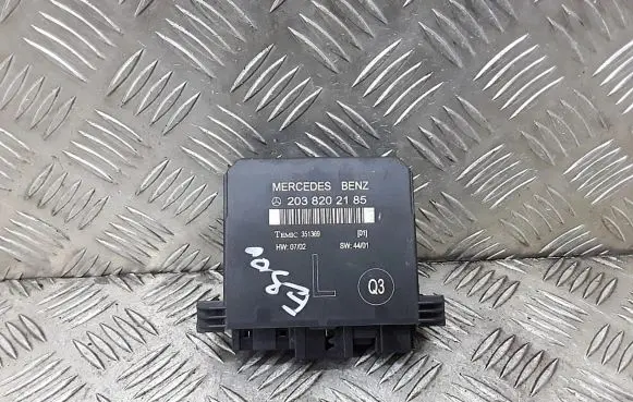 Mercedes-Benz C W203 Door central lock control unit/module 2038202185