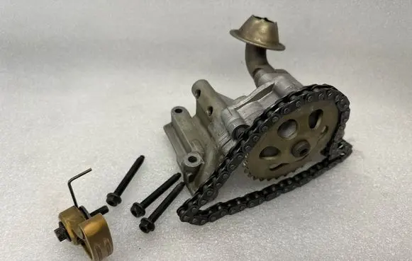 Audi A4 S4 B7 8E 8H Oil pump 06a115105b 06a115121