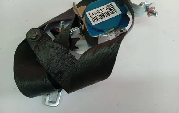 KIA Sorento Rear seatbelt 898102P010