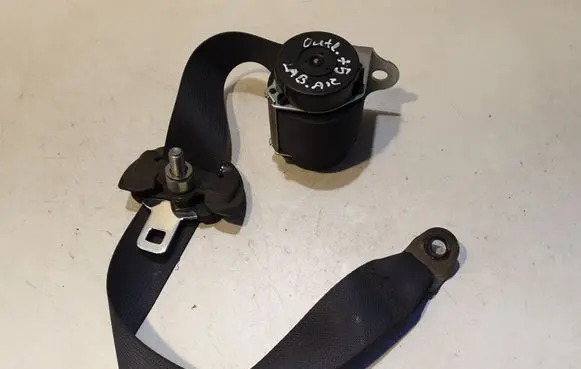 Rear seatbelt