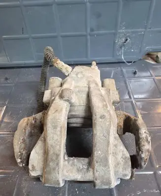 Mercedes-Benz E W211 Rear brake caliper A2205453028