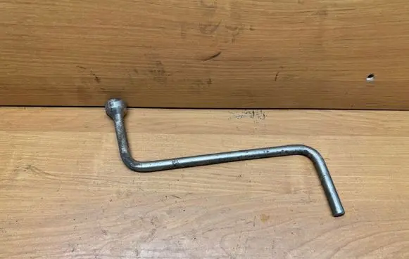 BMW 5 E39 Wheel nut wrench 