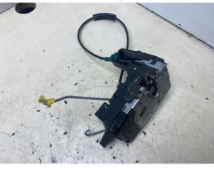 Opel Zafira A Front door lock 13210748