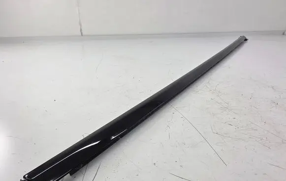 Porsche Cayenne (9Y0 9Y3) Door glass trim 9Y3837476E