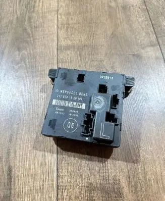 Mercedes-Benz E W211 Door control unit/module 2118201526 356805