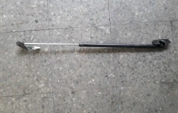Subaru Leone 1800 Tailgate strut 