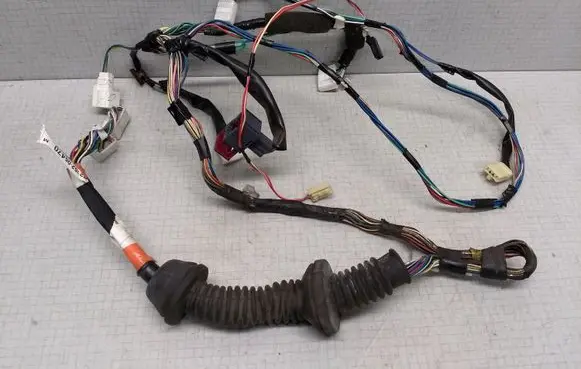Toyota Avensis T250 Front door wiring loom 8215205470