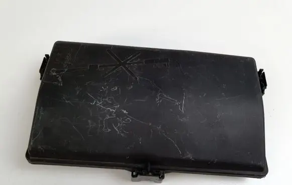 Opel Insignia A Fuse box cover