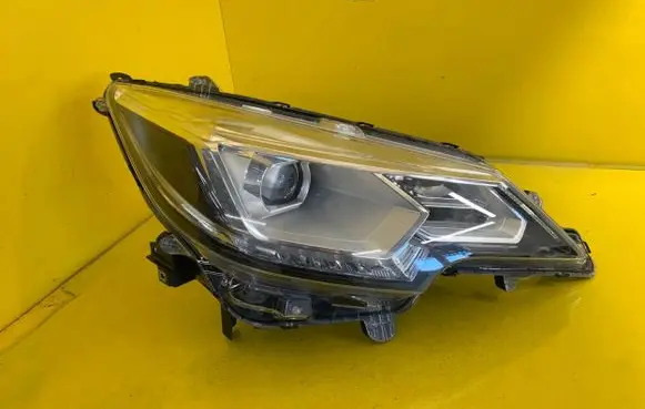 Mitsubishi Space Star Headlight/headlamp 8301D456