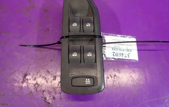 Renault Laguna II Quarter vent window switch 