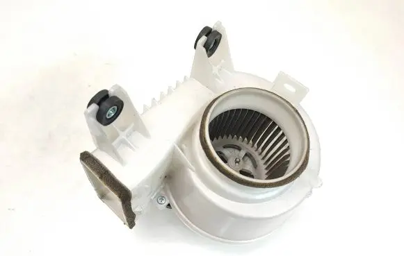 Toyota RAV 4 (XA40) Hybrid/electric vehicle battery fan G923048070 1173006453 0160702061