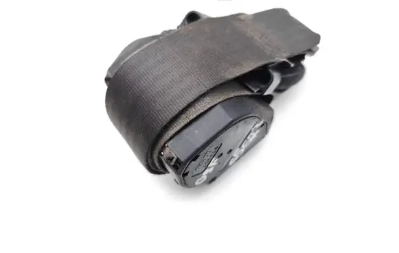Iveco Daily 35.8 - 9 Front seatbelt 047113