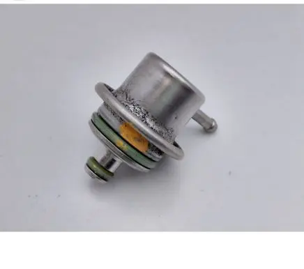 Mercedes-Benz CLK A208 C208 Fuel pressure regulator 0000781689
