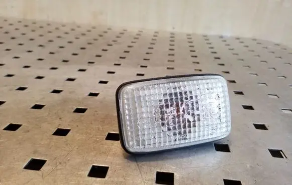 Front fender indicator light