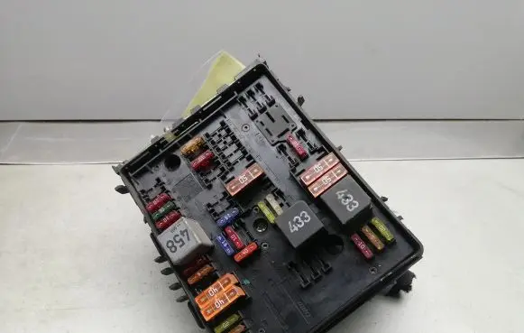 Volkswagen PASSAT B6 Fuse module