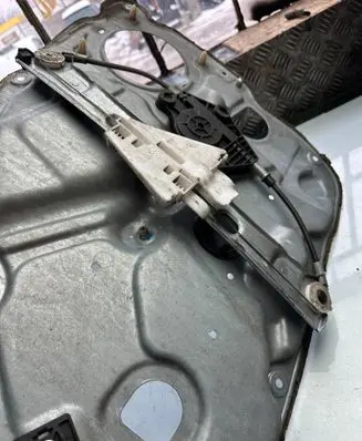 Alfa Romeo 159 Rear door window regulator motor 156043450 B792