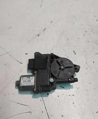 Peugeot 308 Front door window regulator motor 9680617480 0130822448