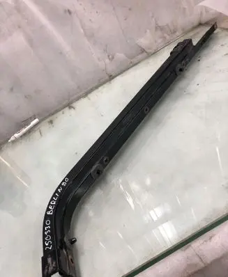 Citroen Berlingo Sliding door bottom rail 08766002