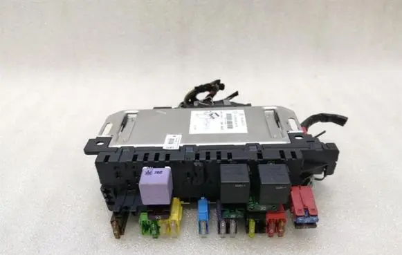 Mercedes-Benz SL R230 Fuse module A0265453432