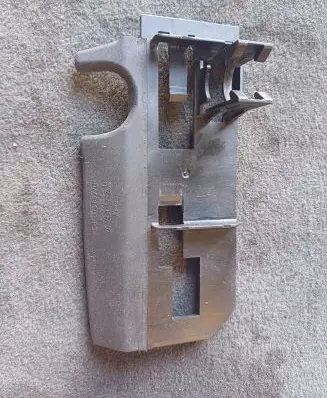 BMW 5 F10 F11 Radiator mount bracket 7613139