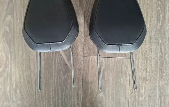Skoda Karoq Front seat headrest 