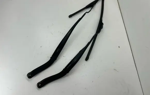 Front wiper blade arm