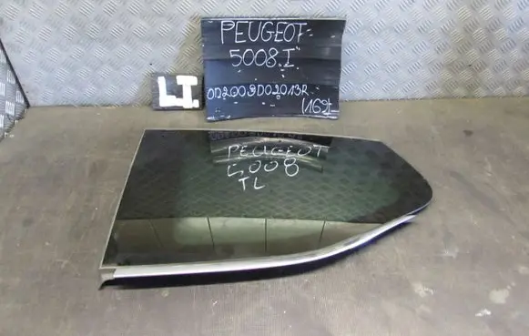 Peugeot 5008 Front triangle window/glass 