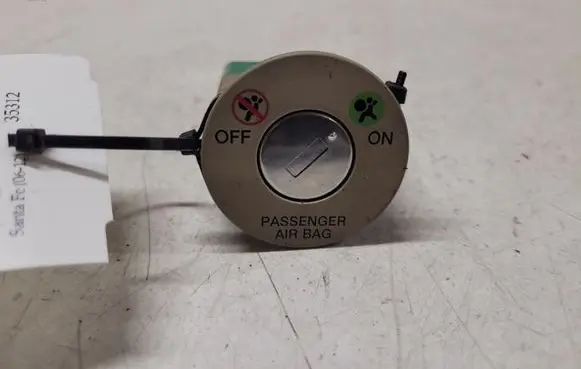 Passenger airbag on/off switch